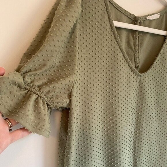 Moss Green Swiss Dot Blouse By "Reb In J" V-Neck Ruffle Sleeve Womens Top Size L - Picture 4 of 5